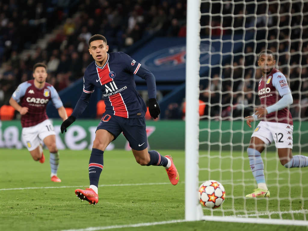 充满悬念与 充满悬念与